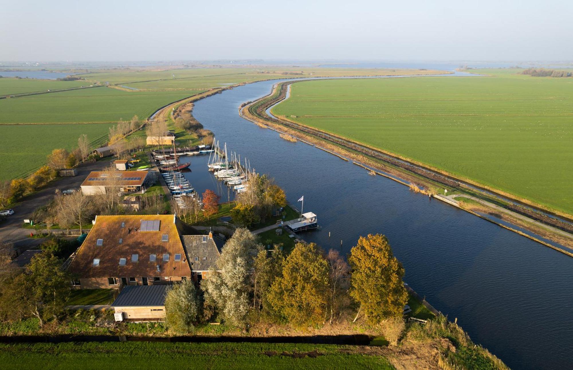 مبيت وإفطار Boornzwaag over de Wielen Rufus Aan Het Water المظهر الخارجي الصورة